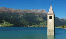 Ogled popotresno obnovljenega mesteca s prekrasnim starim centrom. Sledi vožnja v eno najzanimivejših pokrajin Zahodnih Julijcev, v Rezijo.