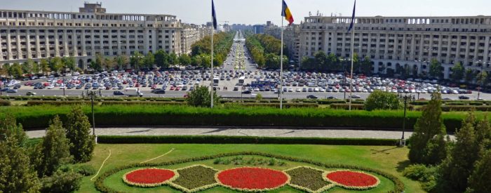 Parlament z največjo zgradbo na svetu, Slavolok zmage, Trg revolucije in Knežji dvor Vlada Drakule...Letalo, 3 dni, 639 EUR.
