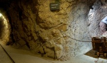 Sprehod po najstarejšem slovenskem rudarskem mestu, ki leži med visokimi hribi v dolini reke Idrijce...