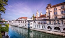 Ogledali si boste Ljubljansko tržnico skupaj s tromostovjem, Levstikov trg s Šentjakobsko cerkvijo, Zoisovo ulico s kompleksom Križank,...